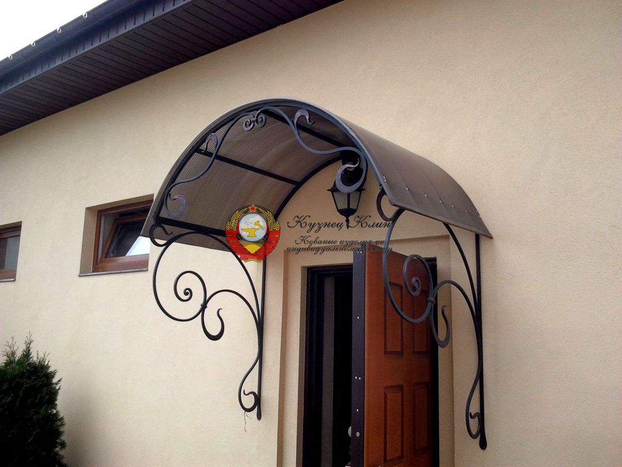 Козырек с поликарбонатом