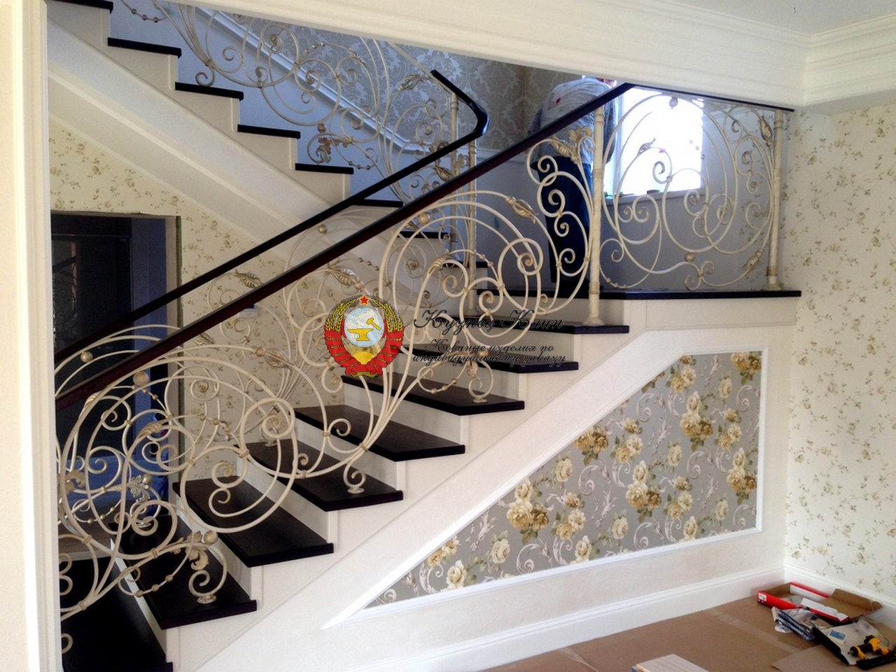 Кованые пенрила белый с патиной