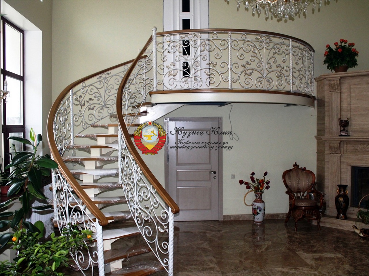 Кованые перила с балконом