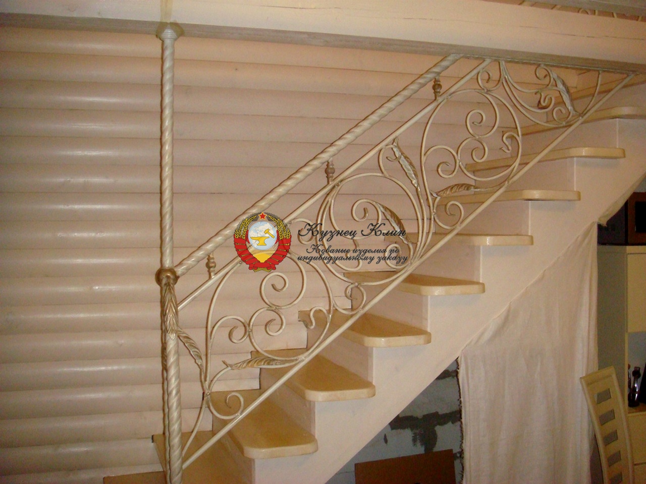 Пноила с ковкой и опорным столбом