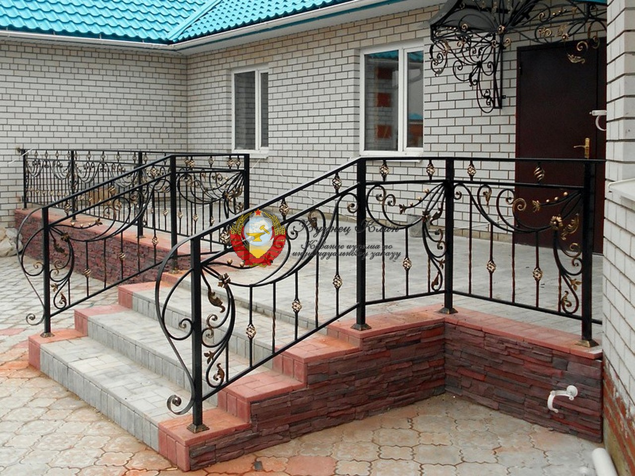 Ограждение балкона с перилами