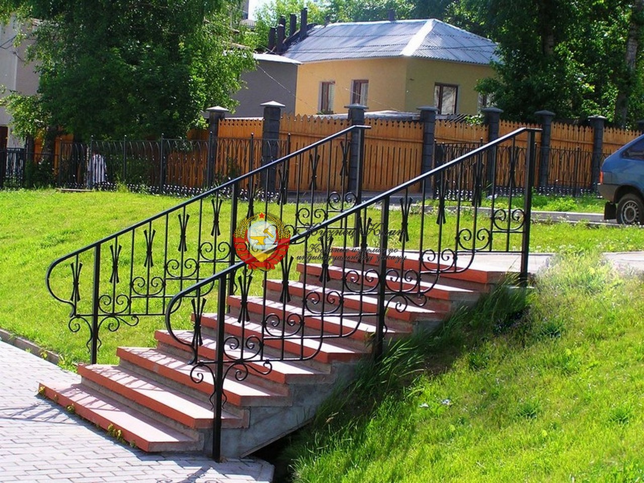 Перила с ковкой на улице