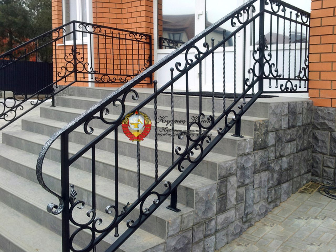 Перила с элементами ковки