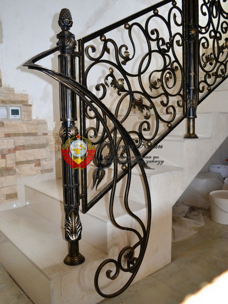 Кованое приглашение со столбом