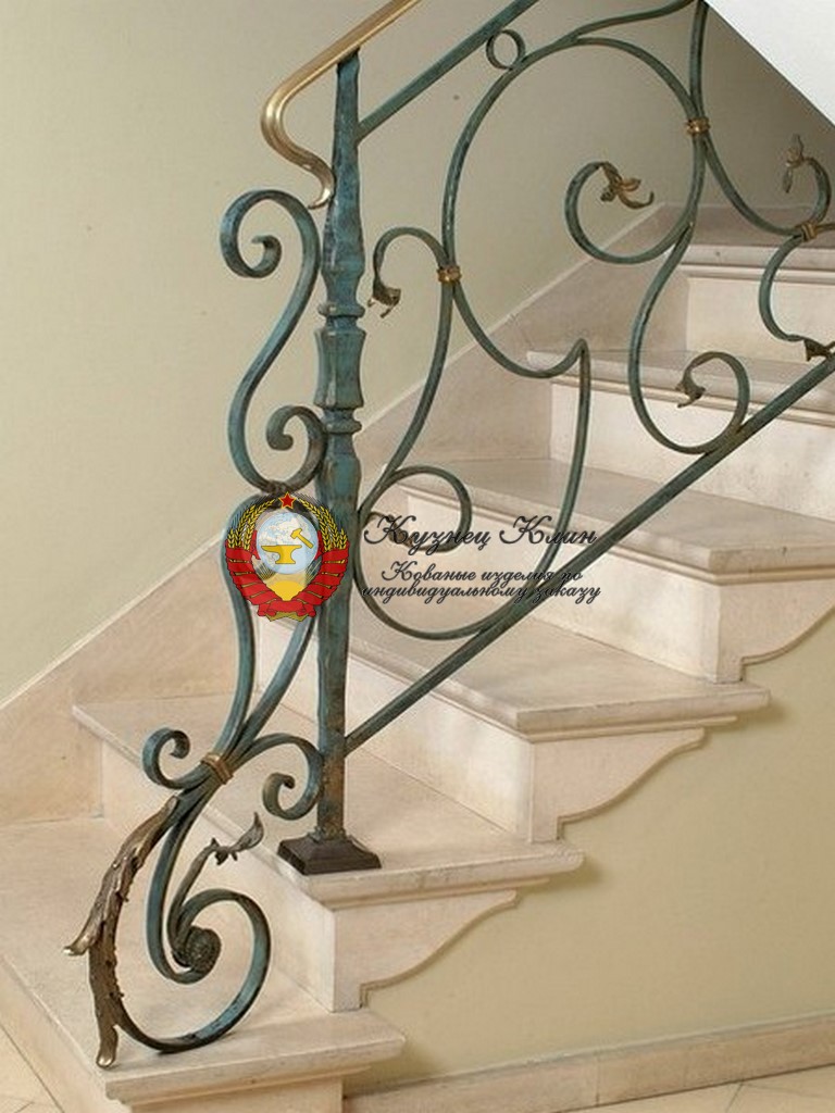 Кованые перила столб