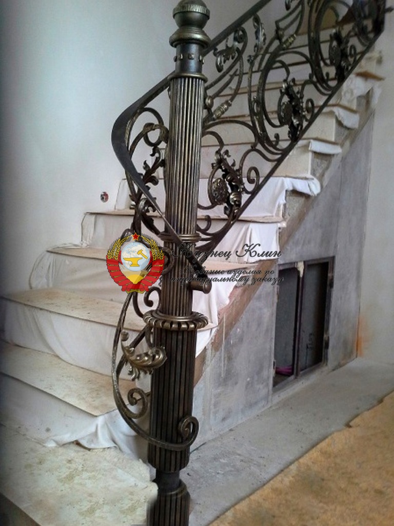 Кованый столб калонна