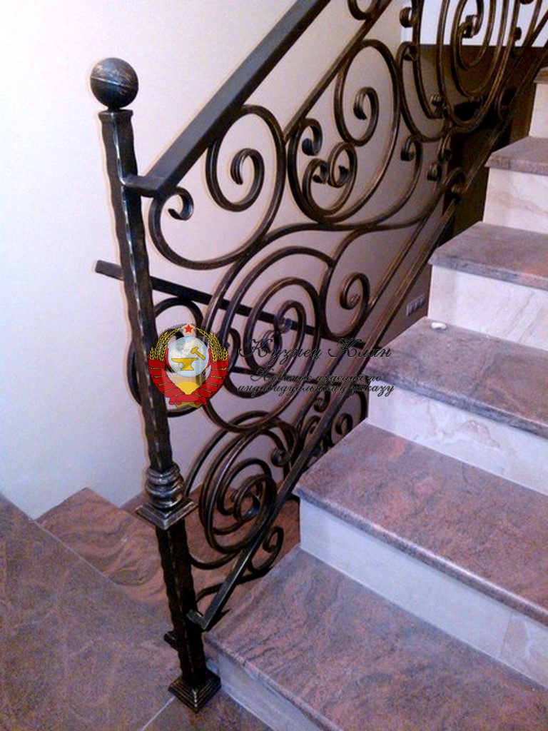 Кованый столб переходной