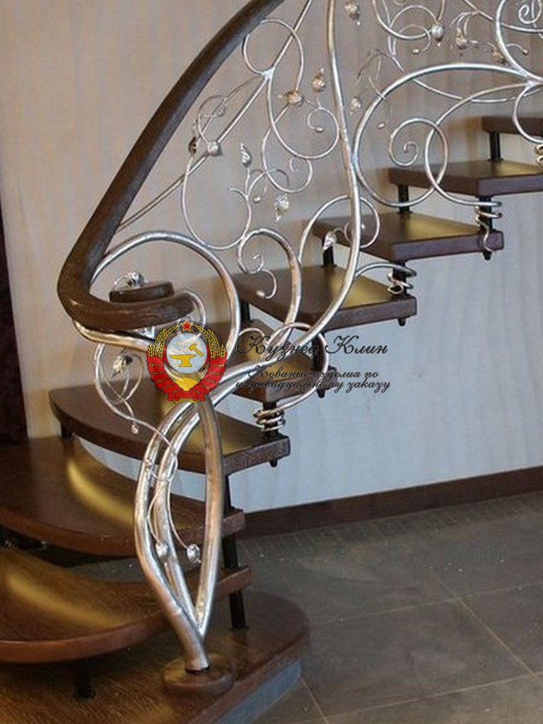 Кованый столб росток дерева