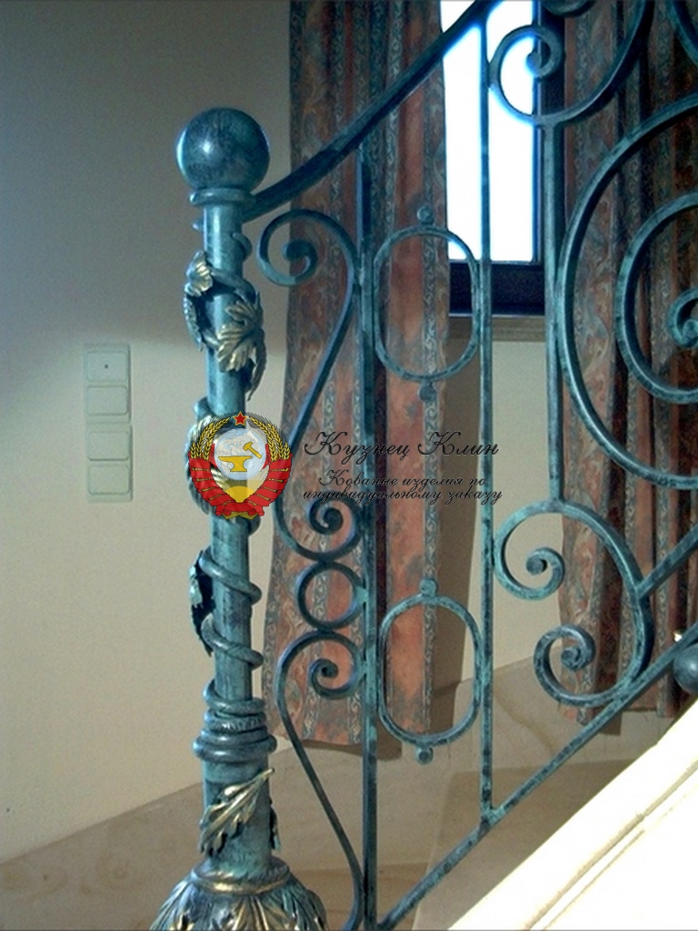 Кованый столб стареный