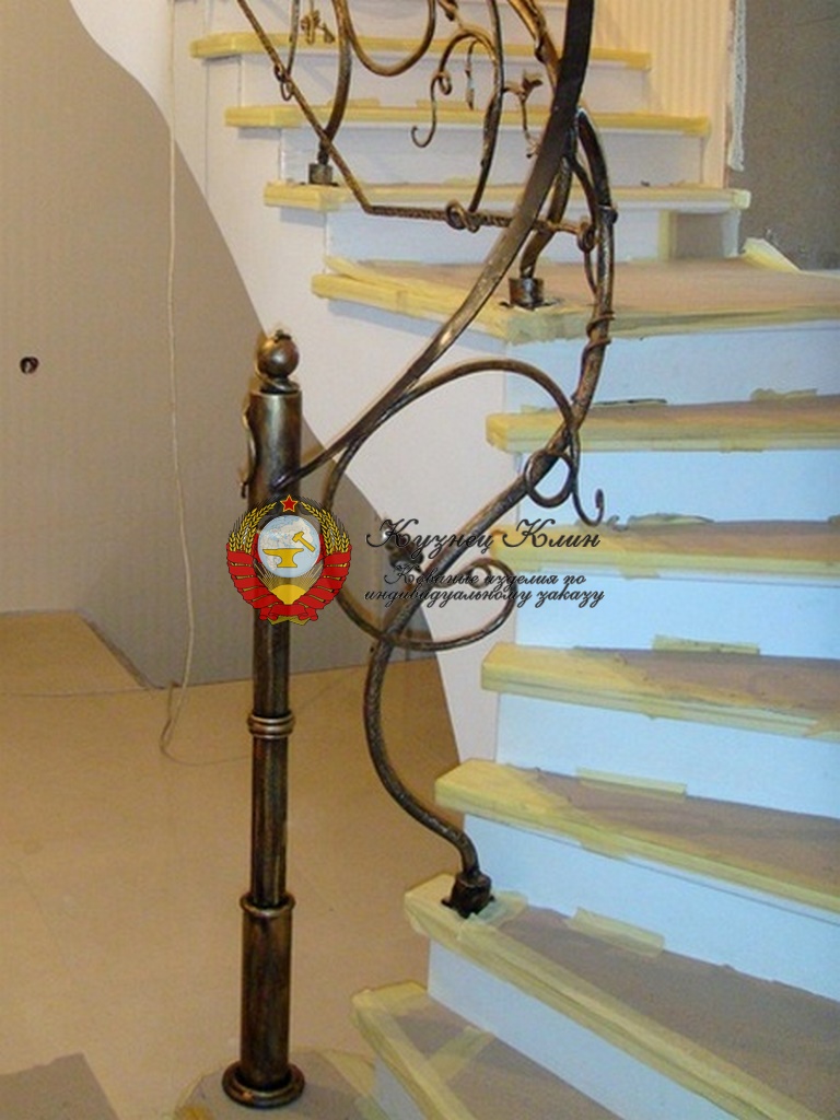 Столб для радиальной лестницы