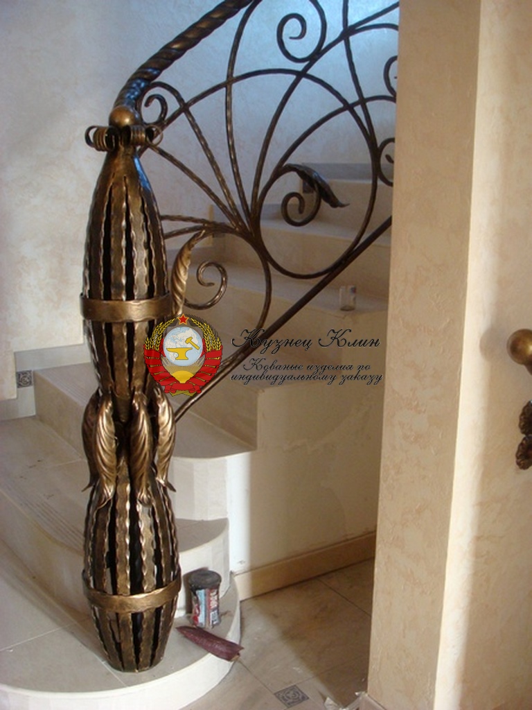 Столб дутый кованый