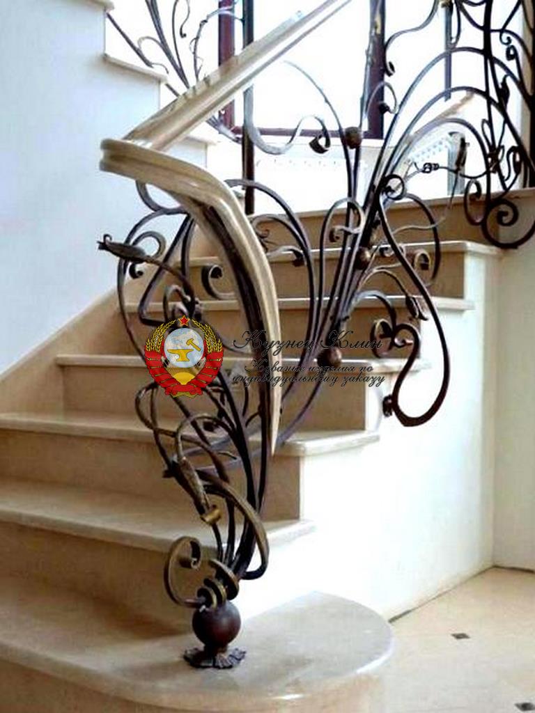 Столб кованый открытого типа