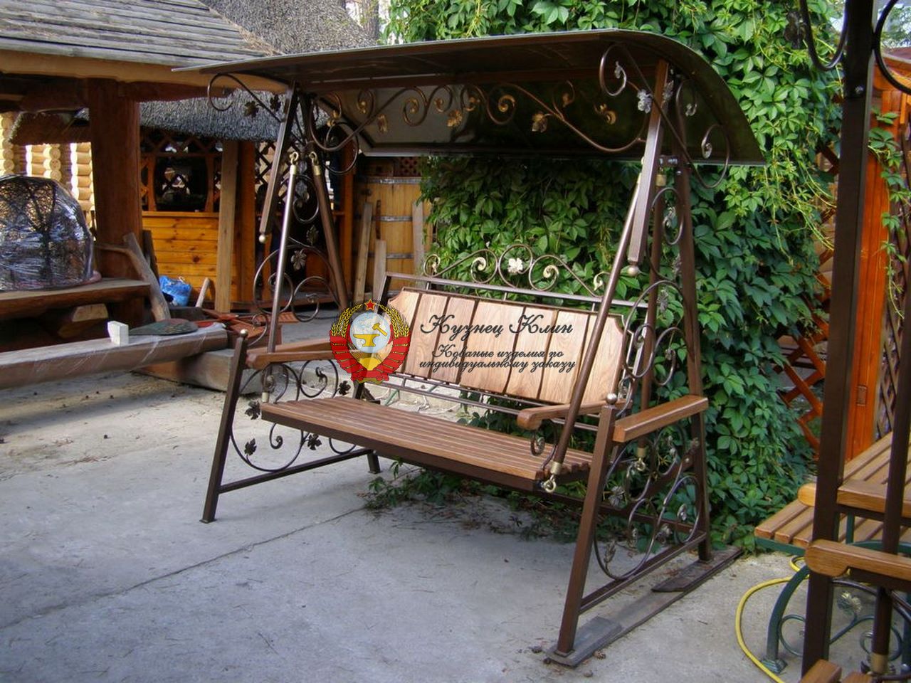 Кованые качели для сада