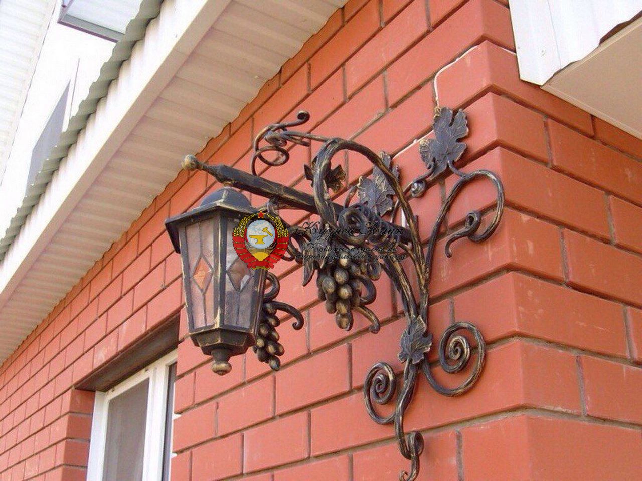 Кованый фонарь виноград