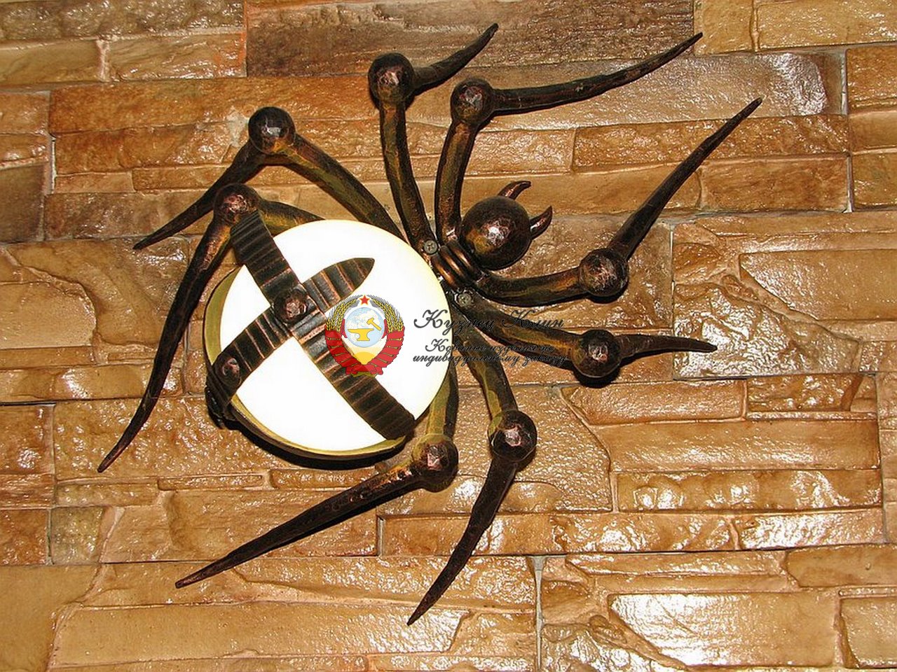 Кованый фонарь паук