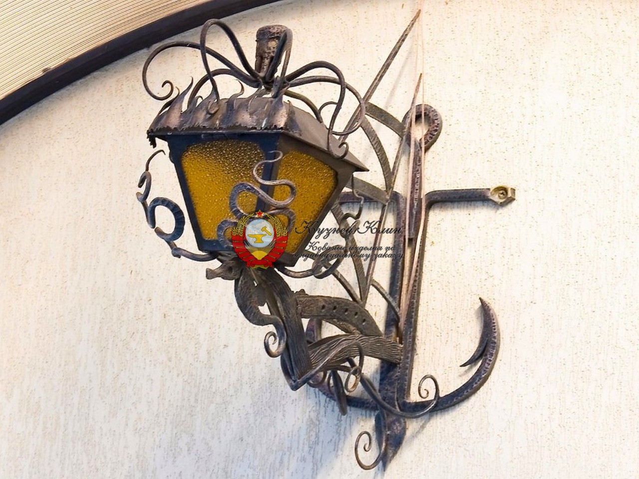 Кованый фонарь с якорем