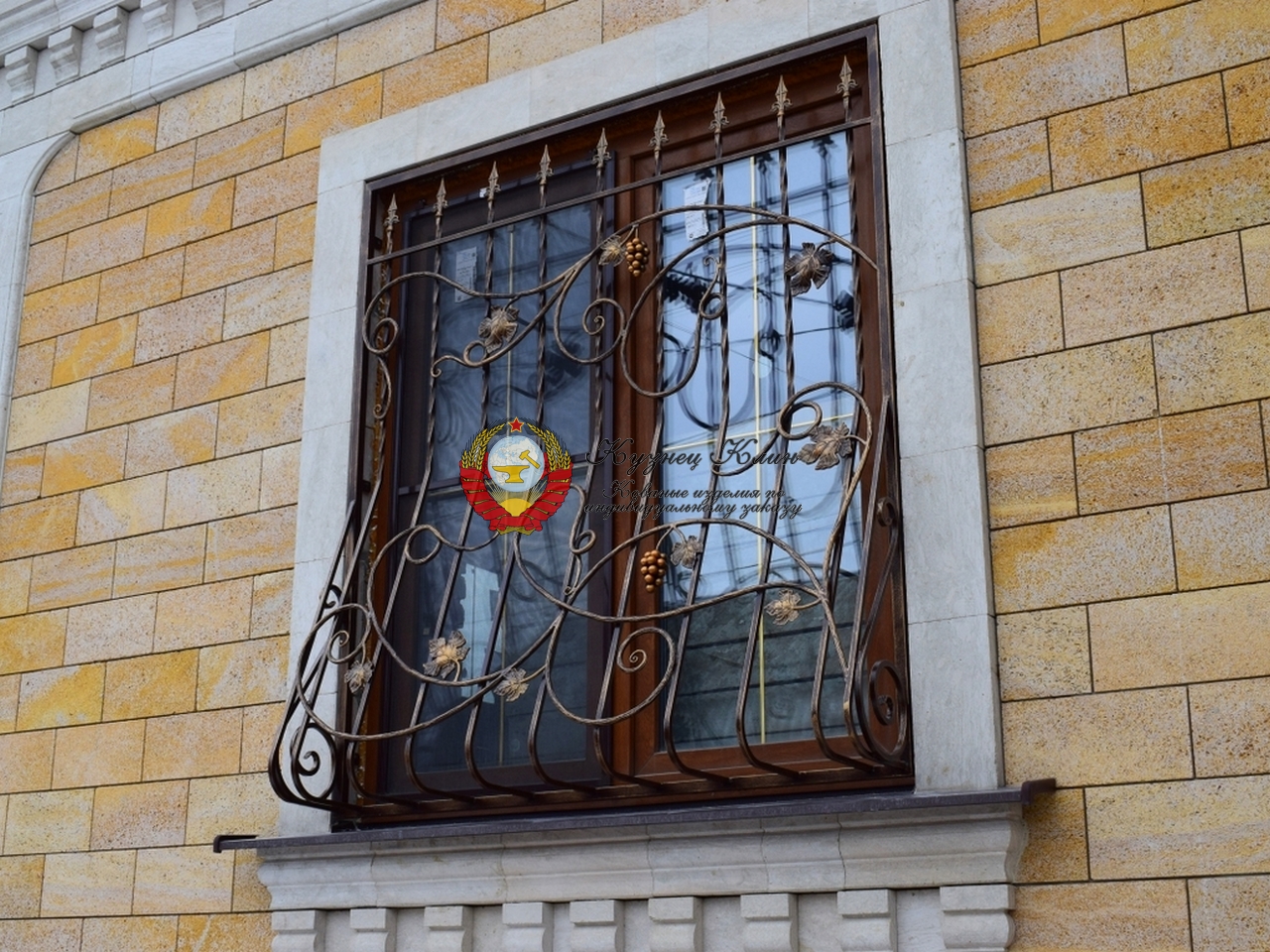Кованая решотка с виноградом