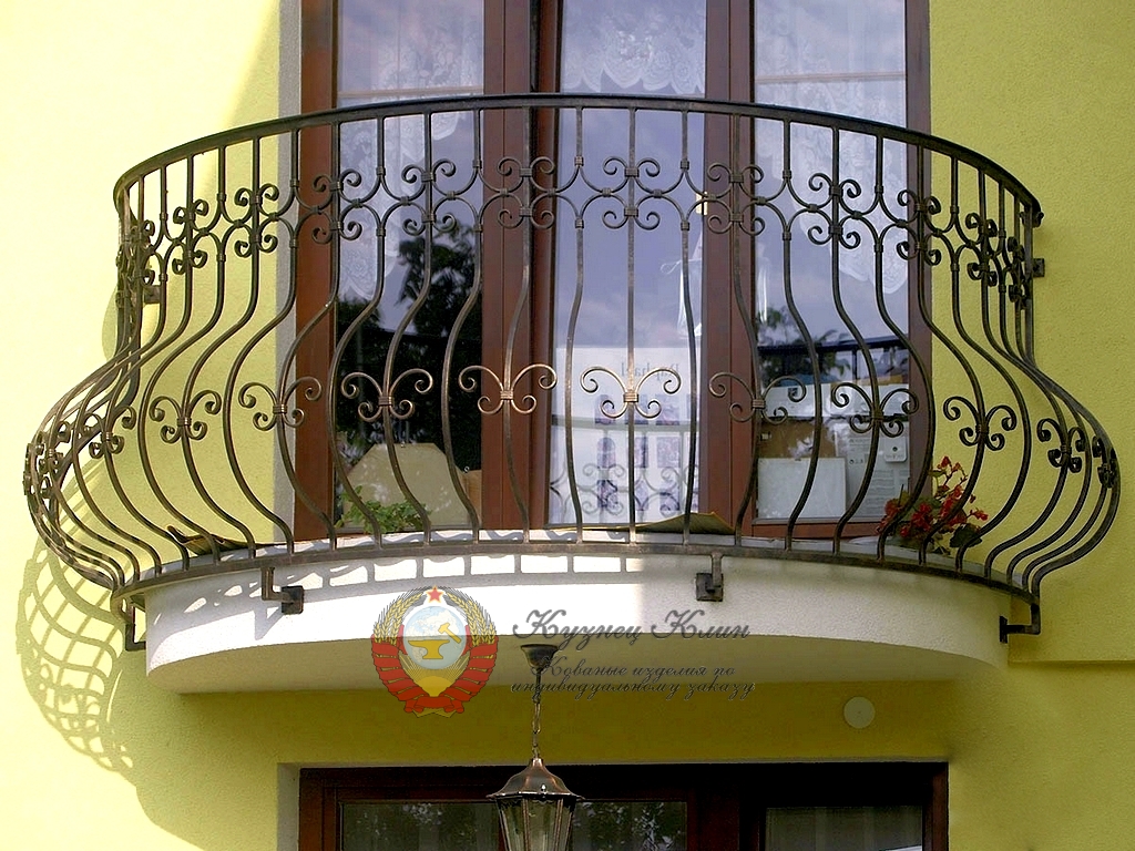 Кованы балкон с выступом