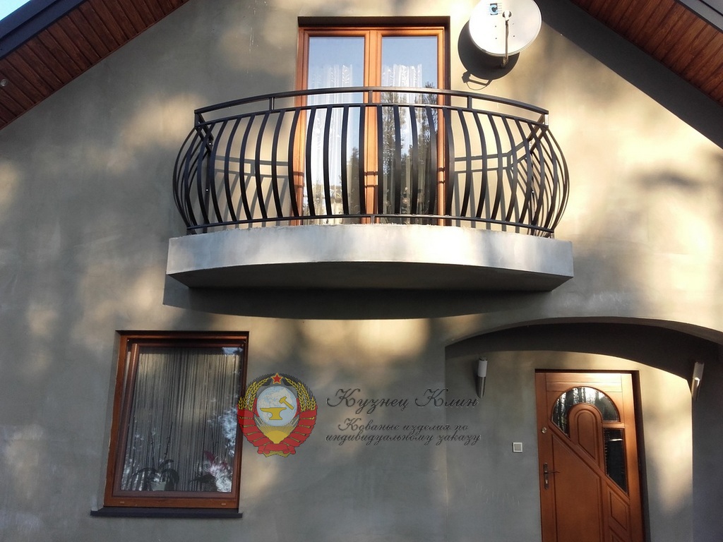 Кованый балкон в частный дом