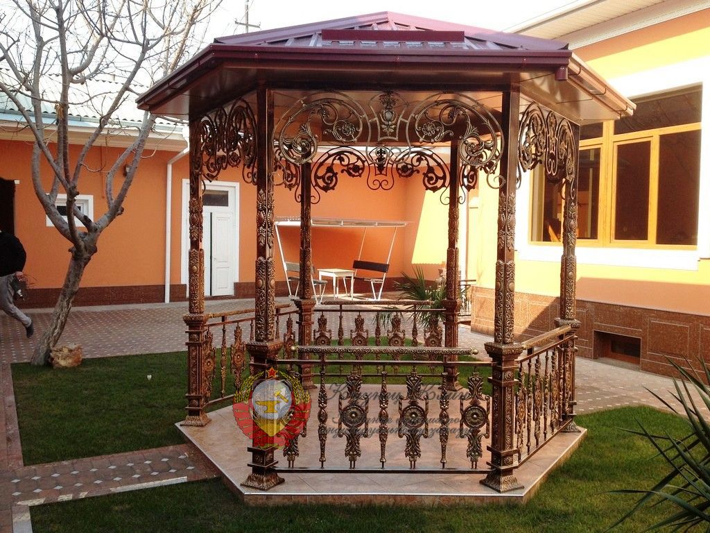 Кованая беседка курилка