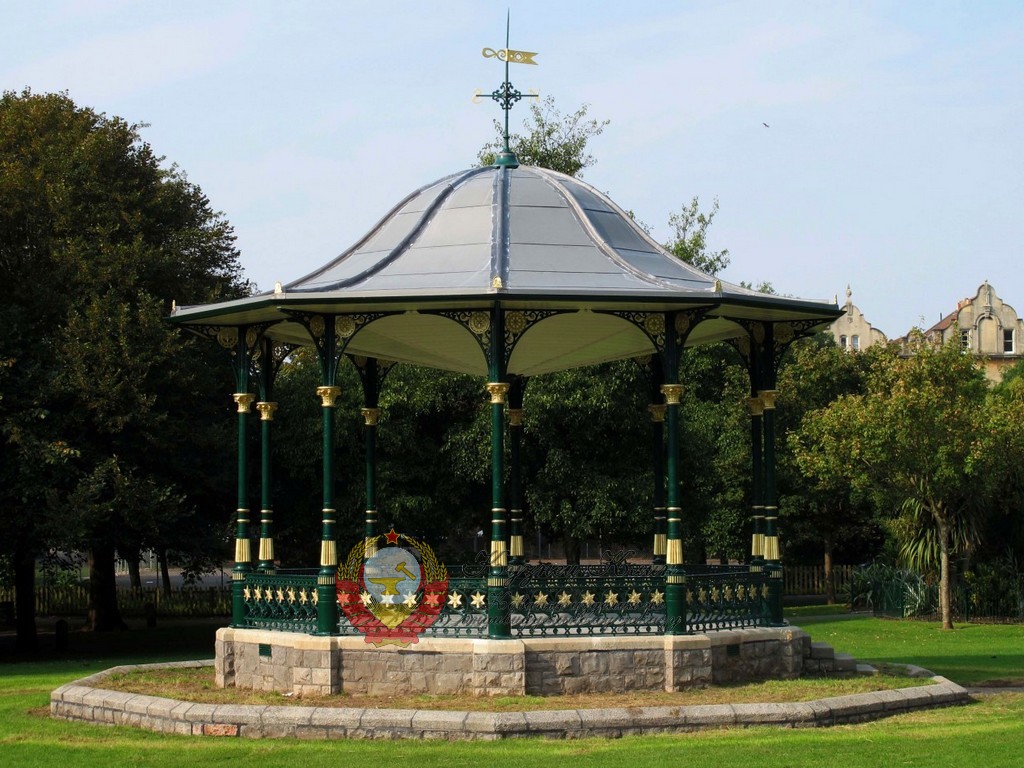 Кованая беседка с медной крышей