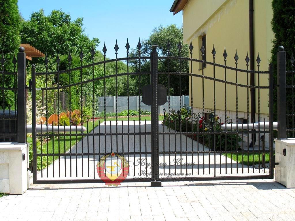 Кованые ворота классический стиль