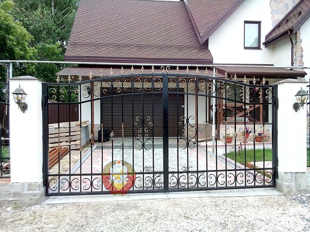 Кованые ворота с пиками