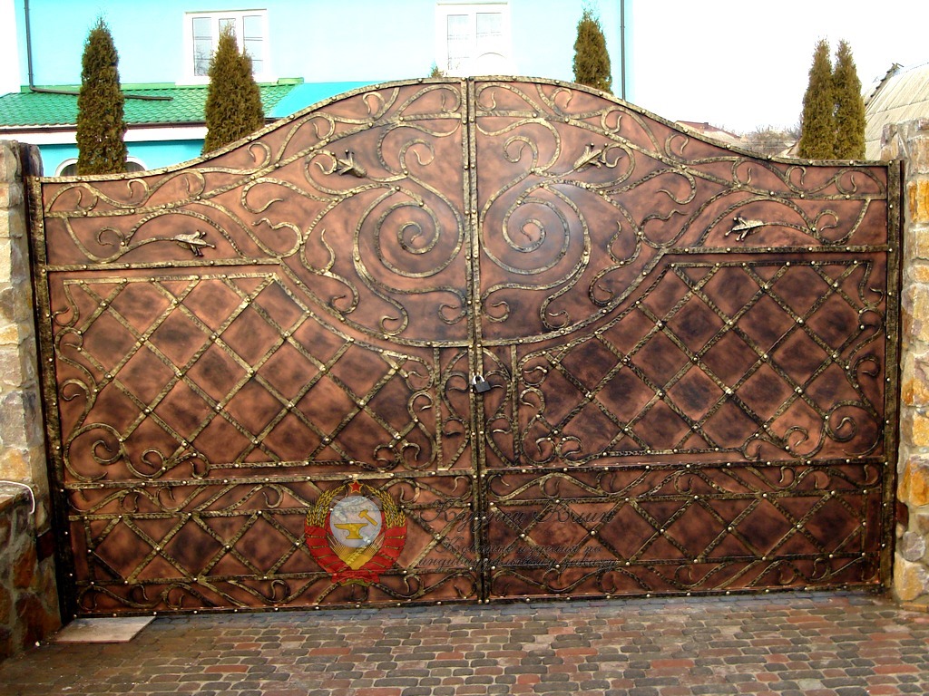 Кованые ворота стареная медь