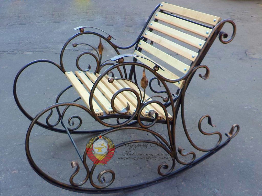 Кованое кресло качалка простая