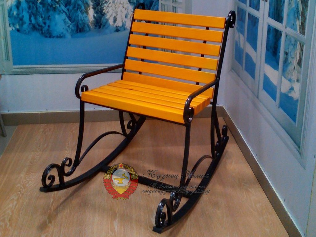 Кованый стульчик качалка