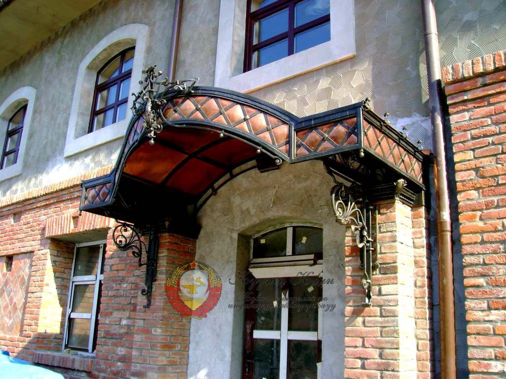 Кованый навес с медной отделкой