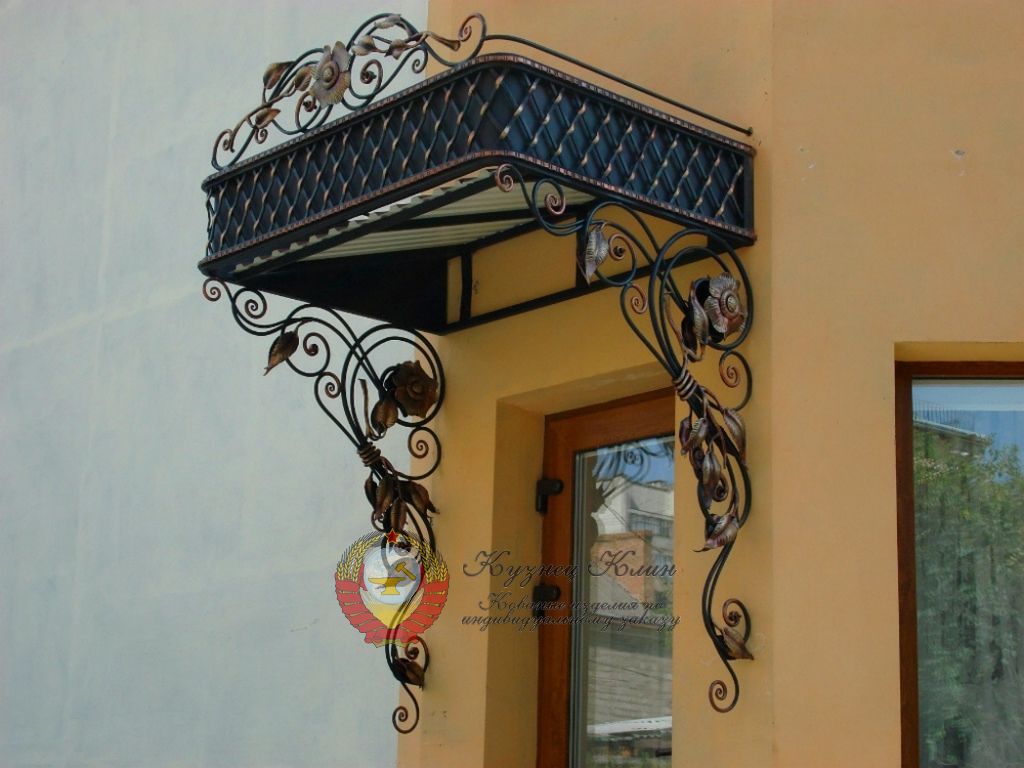 Кованый навес с с высокими полями