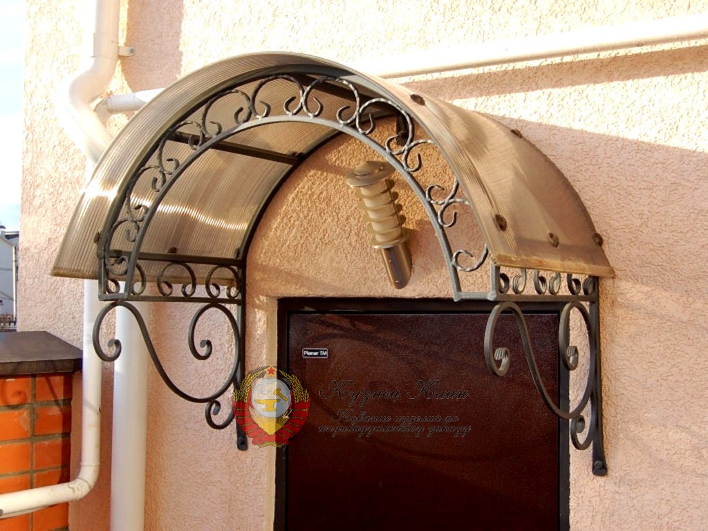 Навес с простой ковкой