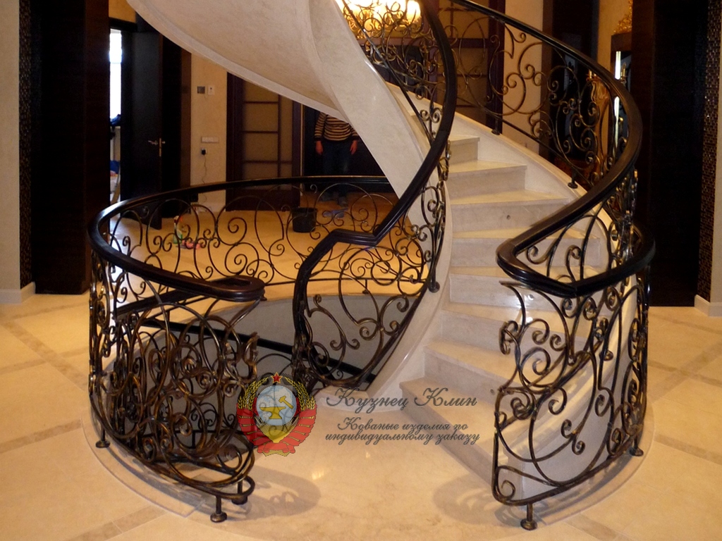 Кованые перила на круглую лестницу