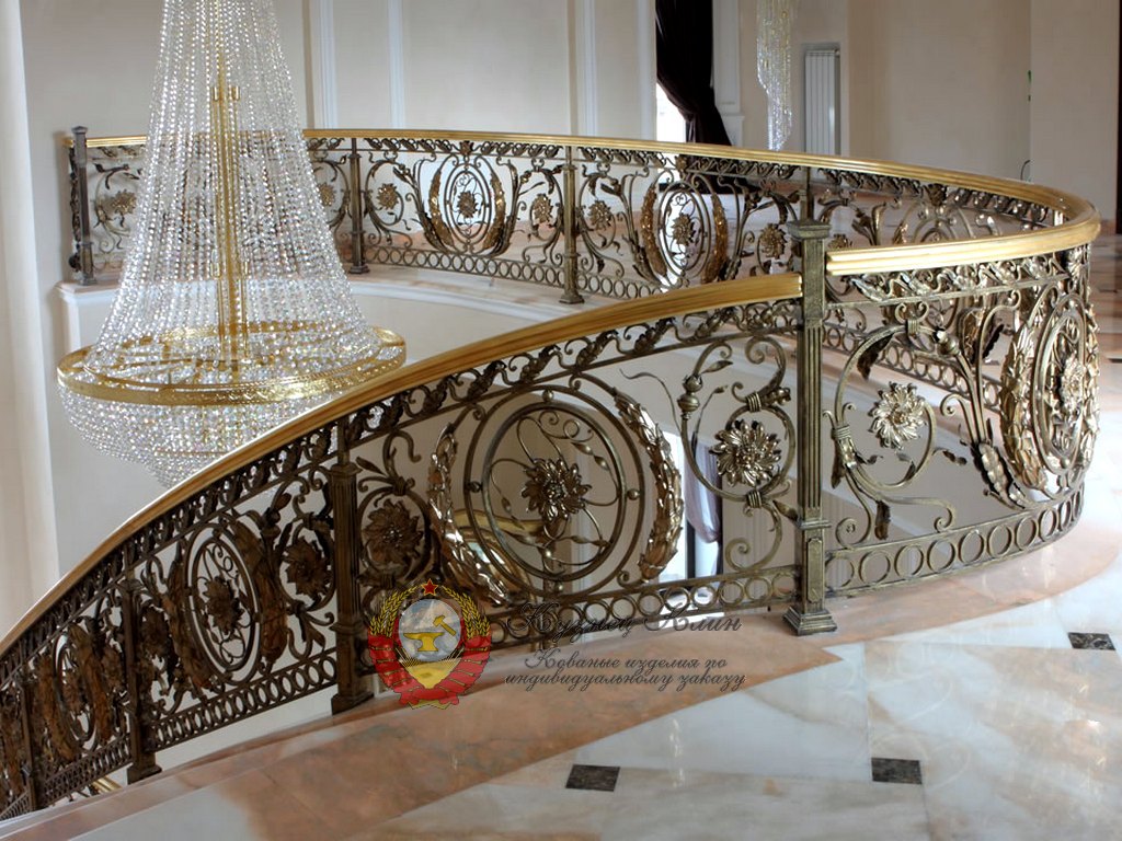 Кованые перила радиальные с ограждением второго света