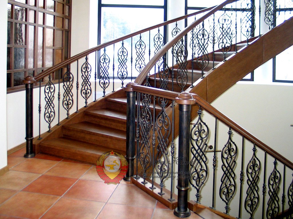 Кованые перила с ограждением второго света
