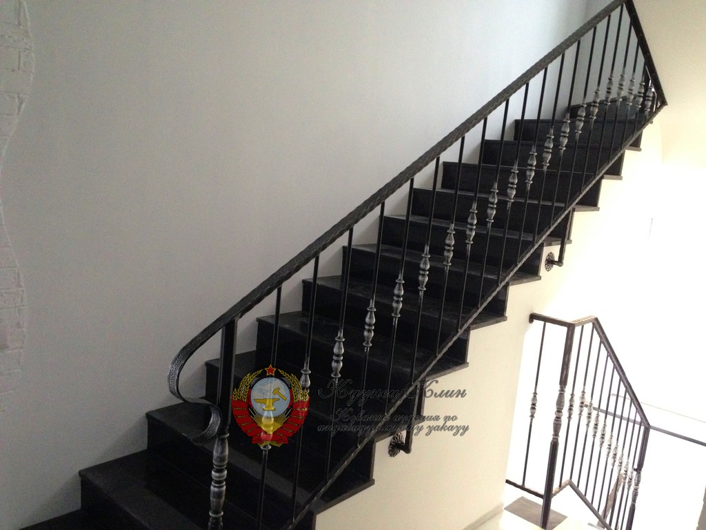 Кованые перила строгие