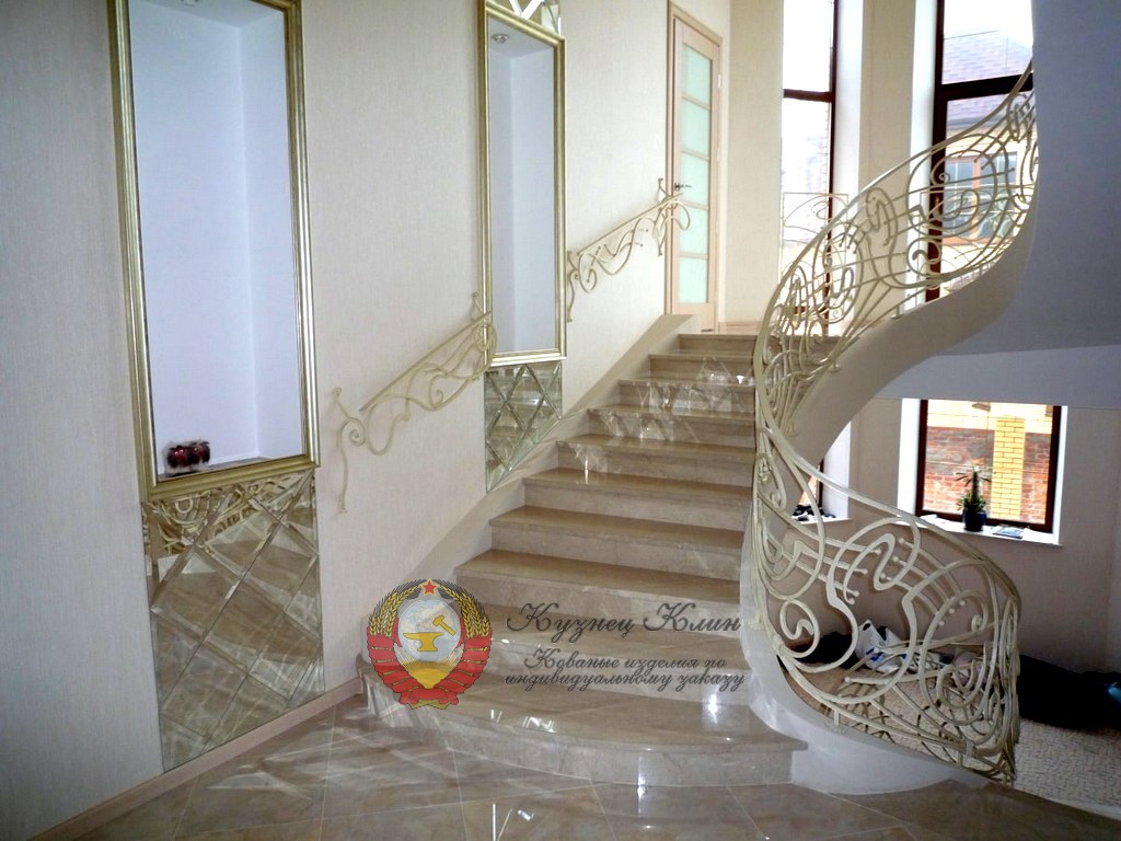 Радиальный разворот кованых перил