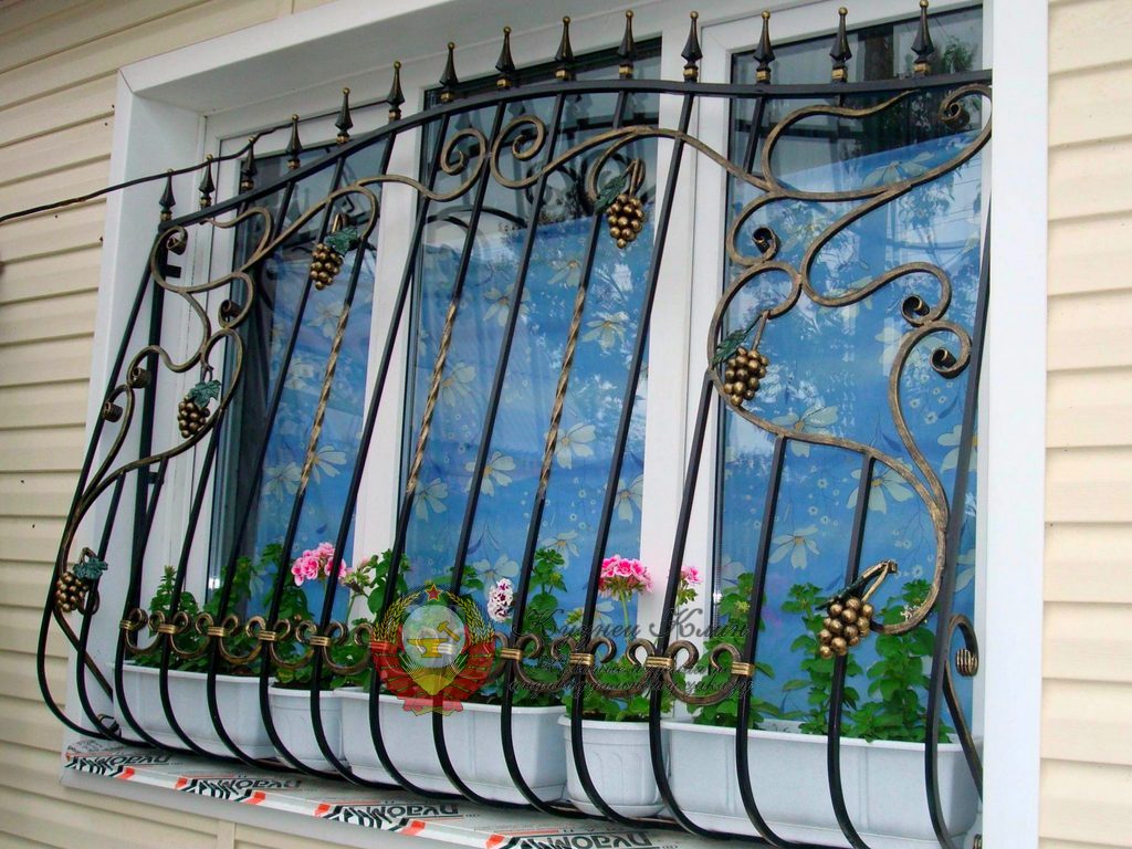 Клваная решетка дутая с пиками