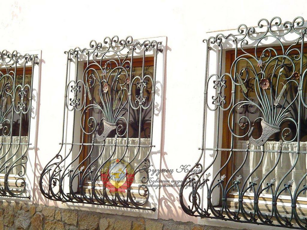 Кованая решетка выносная дутая