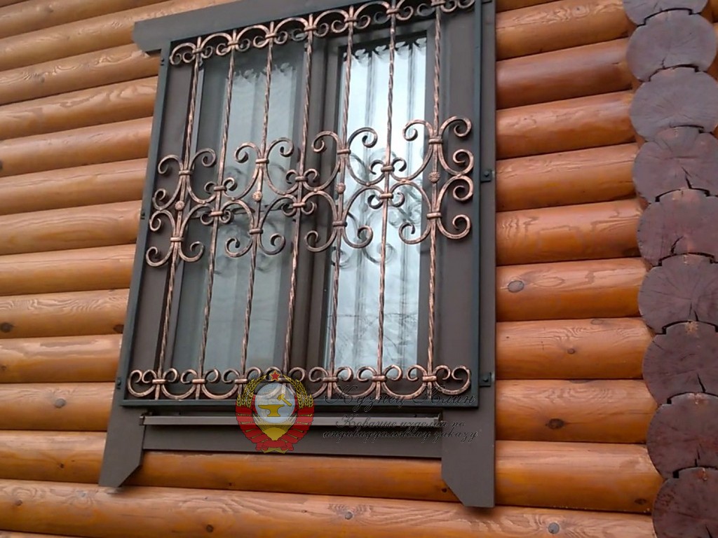 Кованая решетка с наружним крепежом