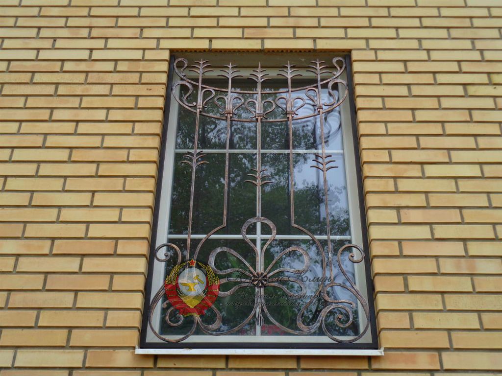 Кованая решетка с обратной аркой