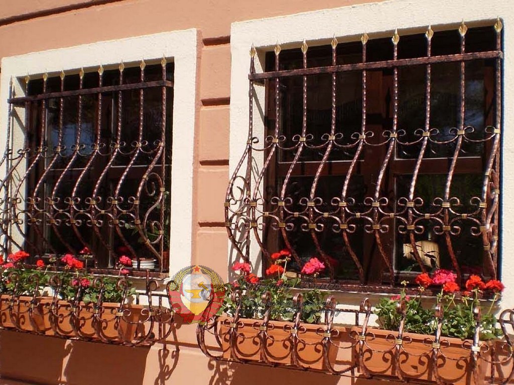 Кованые решетки с цветами