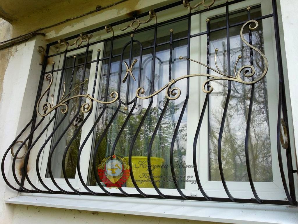 Решетка на окно дутая с ковкой