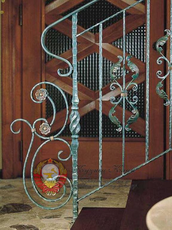 Кованый столб литой