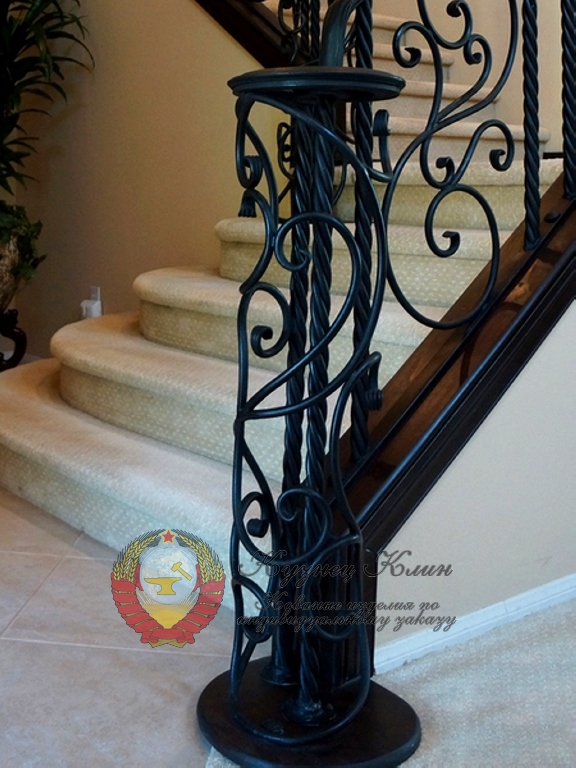 Кованый столб открытый