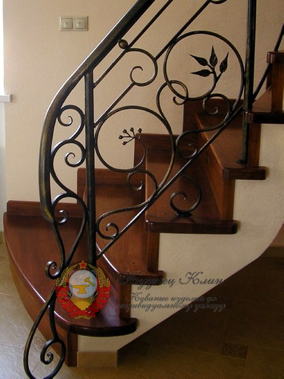 Кованый столб с боковым упором