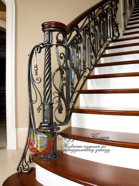 Кованый столб с конусом витой