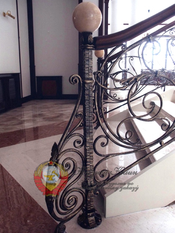 Кованый столб с шаром