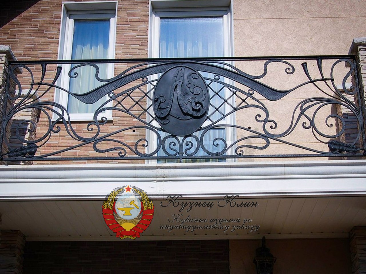 Кованое ограждение с иннициалами